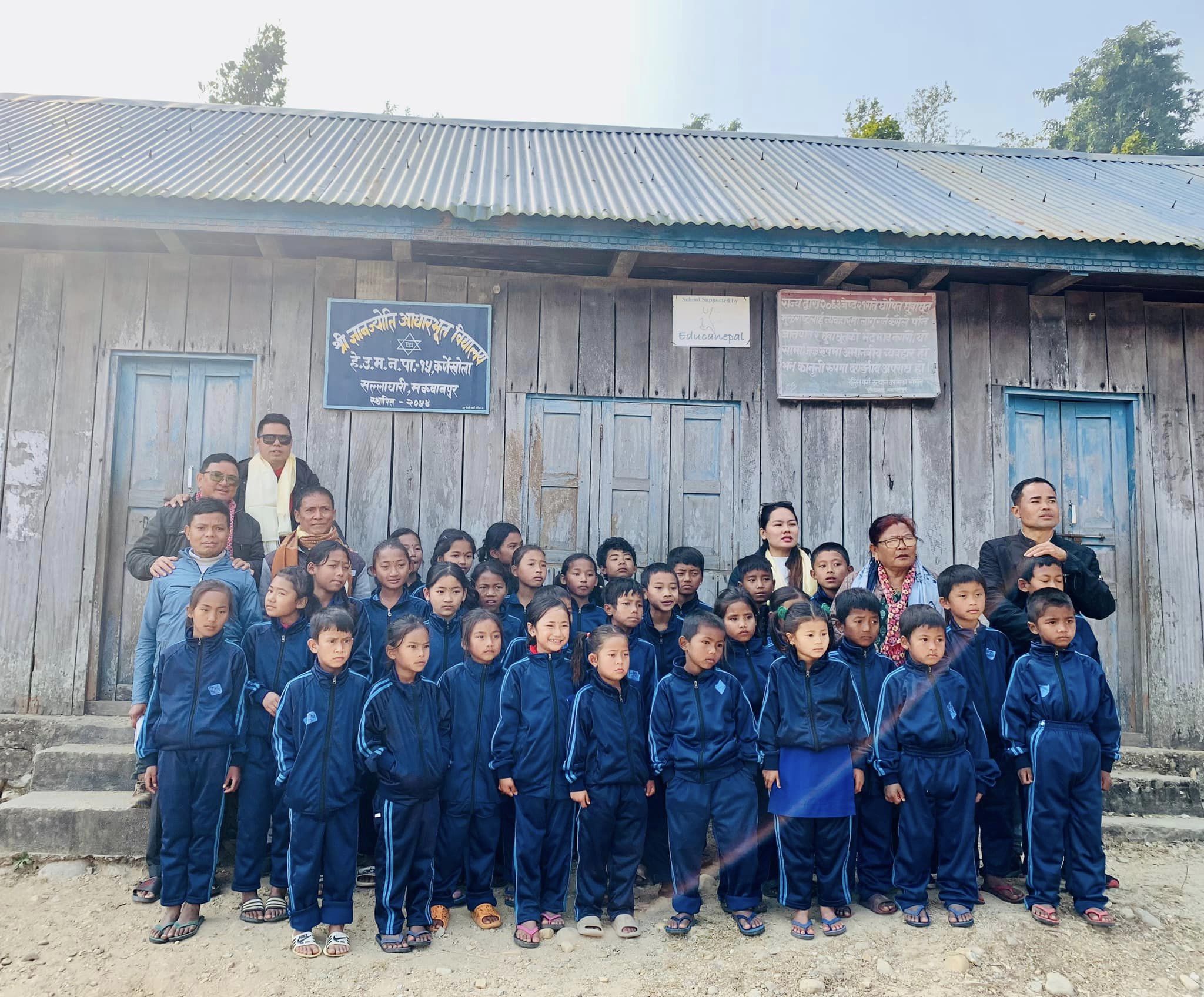 ज्ञानज्योतिका ४५ जना विद्यार्थीहरुलाई न्यानो कपडा वितरण