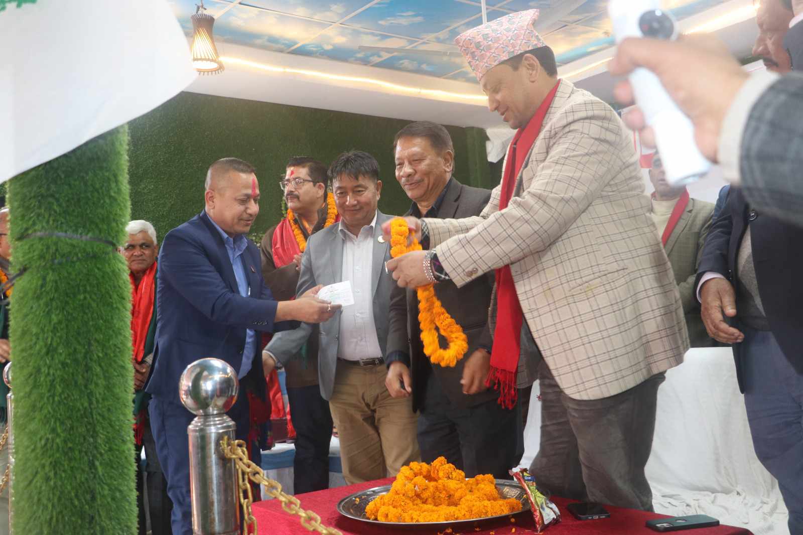 रास्वपा मकवानपुरको पूर्व संयोजक न्यौपाने नेपाली कांग्रेस प्रवेश