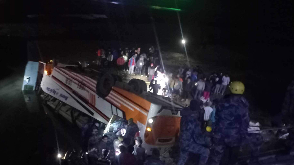 राप्ती नदीमा बस खस्दा मृत्यु हुनेको संख्या १२