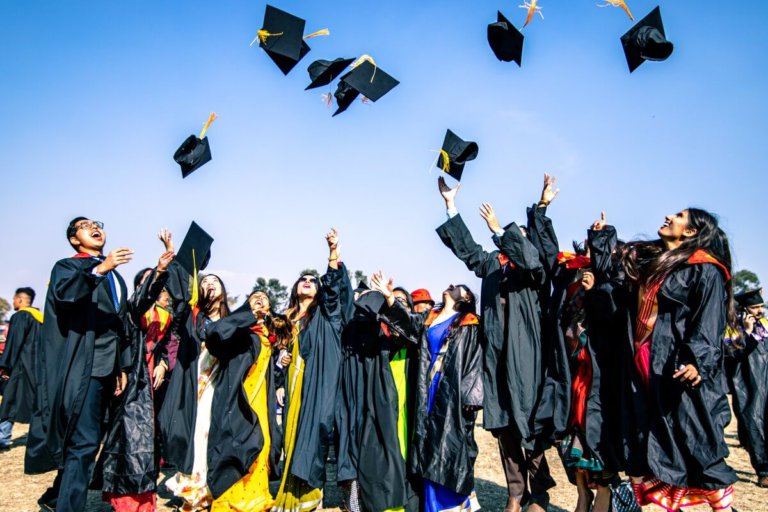 विदेशिएका विद्यार्थीलाई स्वदेशमै आकर्षित गर्नुछ : प्रधानमन्त्री प्रचण्ड