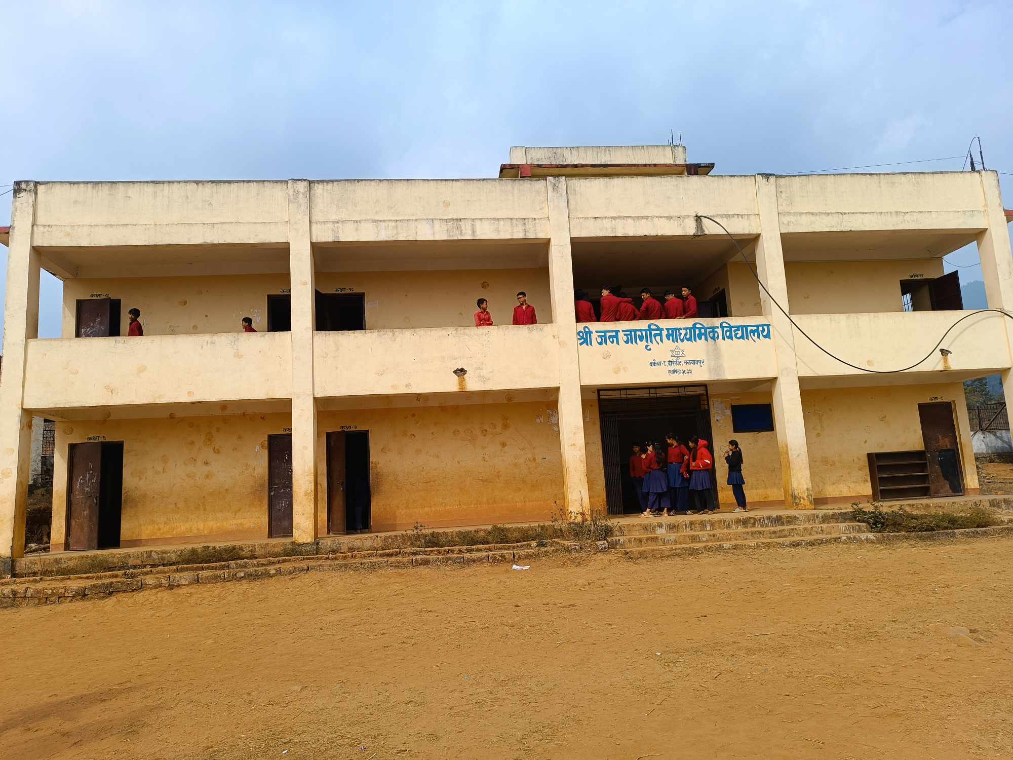 बकैयाको जन जागृति विद्यालयलाई प्रोजेक्टर सहयोग गर्ने घलानको घोषणा