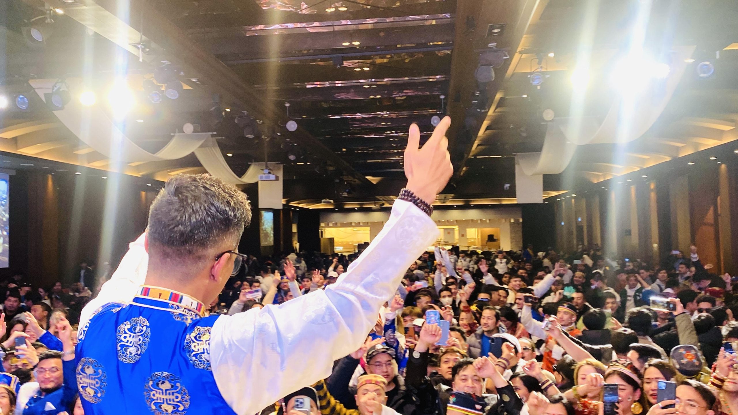 अनेकौ ब्यवधानको बावजूद पनि बृहत ल्होछार साँस्कृतिक कार्यक्रम भव्यताका साथ सम्पन्न, उर्गेन दोङ संग झुमे कोरियाको दर्शक