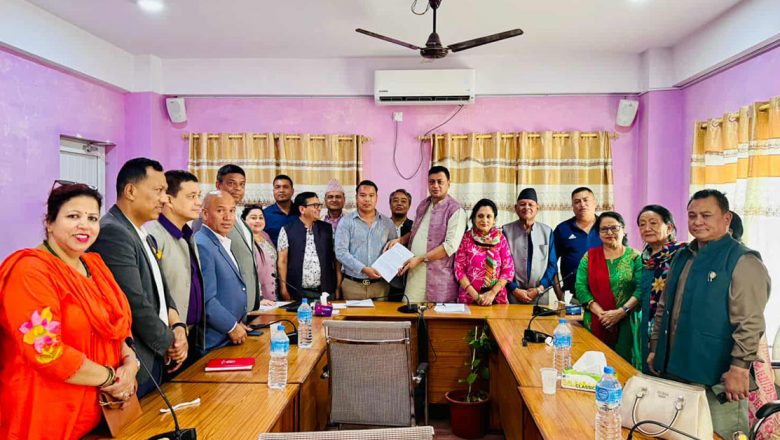 सत्ता कुर्सी डगमगियो,  मुख्यमन्त्री लामाविरुद्ध दलभित्रै सशक्त हमला