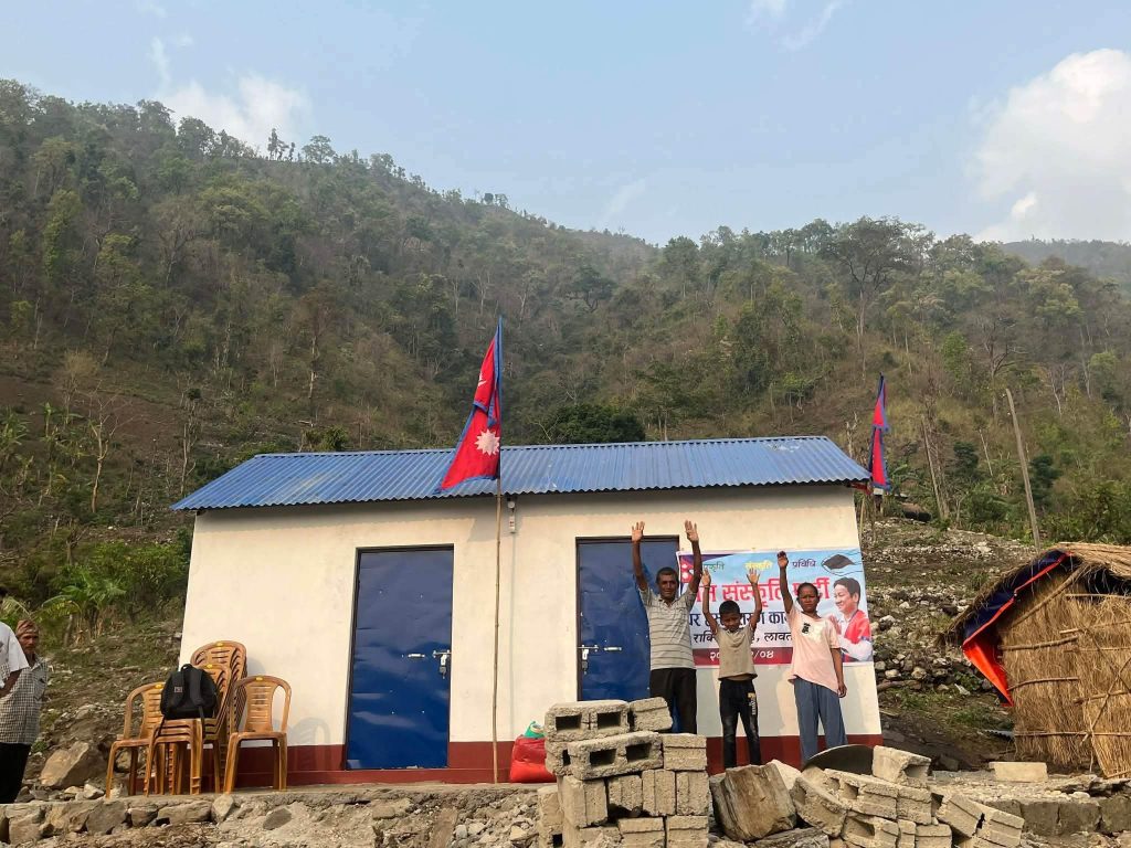 श्रम संस्कृति पार्टीद्धारा आगलागीबाट घर गुमाएकी चेपाङ्गको परिवारलाई नयाँ घर निर्माण गरी हस्तान्तरण