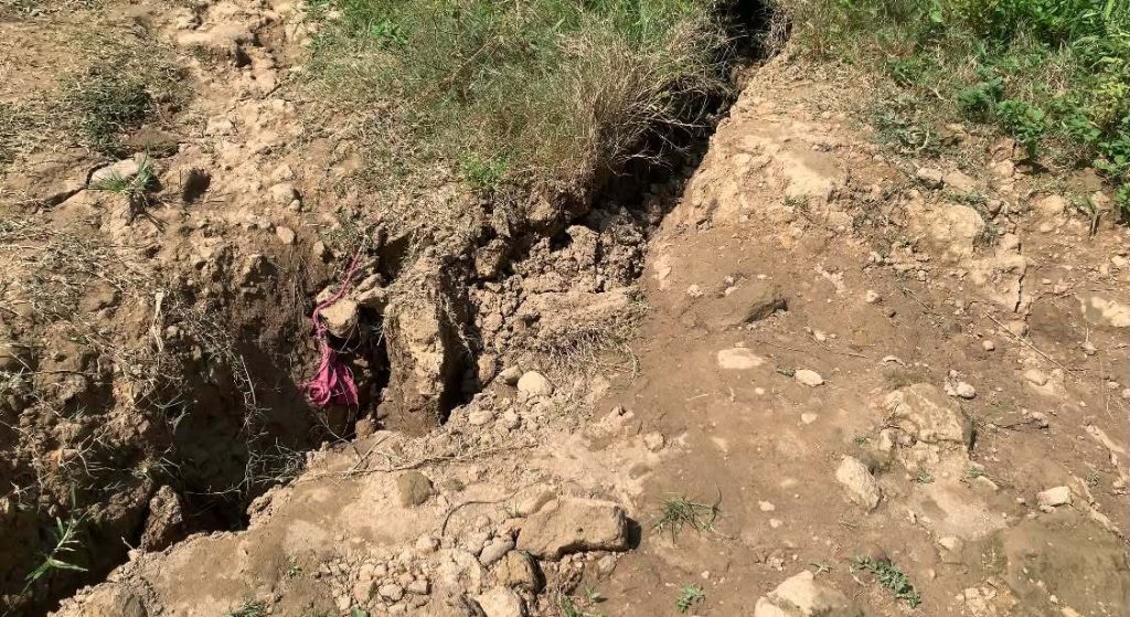 मकवानपुरको बकैयामा जमिन भासिएपछि १५ घर क्षतिग्रस्त, ८५ परिवार जोखिममा