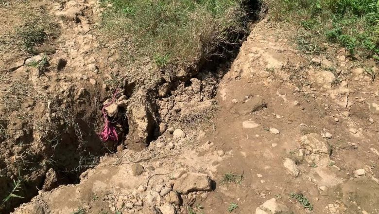मकवानपुरको बकैयामा जमिन भासिएपछि १५ घर क्षतिग्रस्त, ८५ परिवार जोखिममा